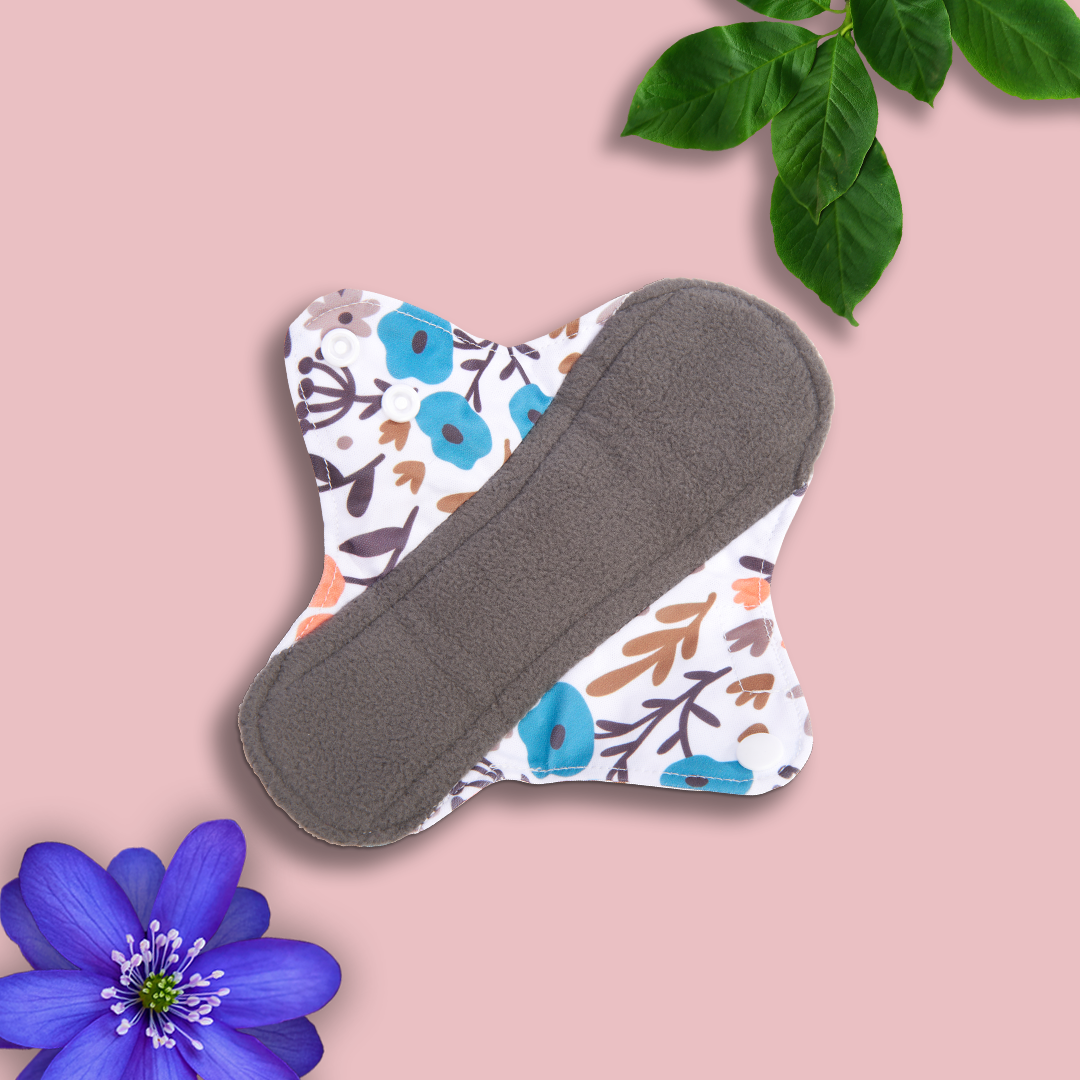 GIFT Small Reusable Menstrual Pads x 6 With Matching Wet Bag - giftwellness